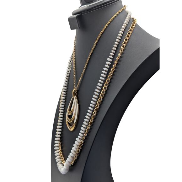 Lot of Four Gold Tone & White Theme Vintage Necklaces - Picture 3 of 11